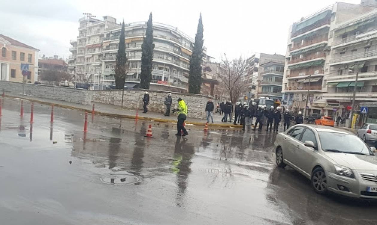 Πεδίο μάχης η Βέροια για τα εγκαίνια της Χρυσής Αυγής (photos)