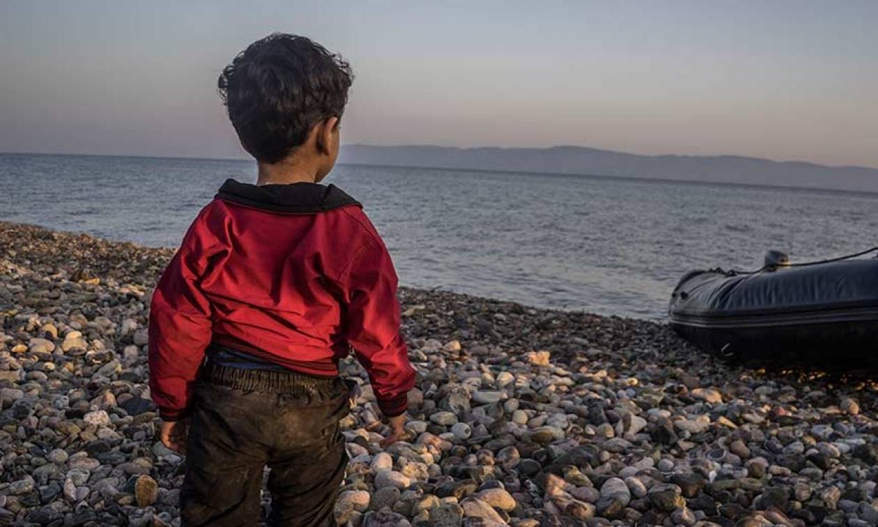 Φωτογραφία που σοκάρει: Προσφυγόπουλο με κρυοπαγήματα στα πόδια
