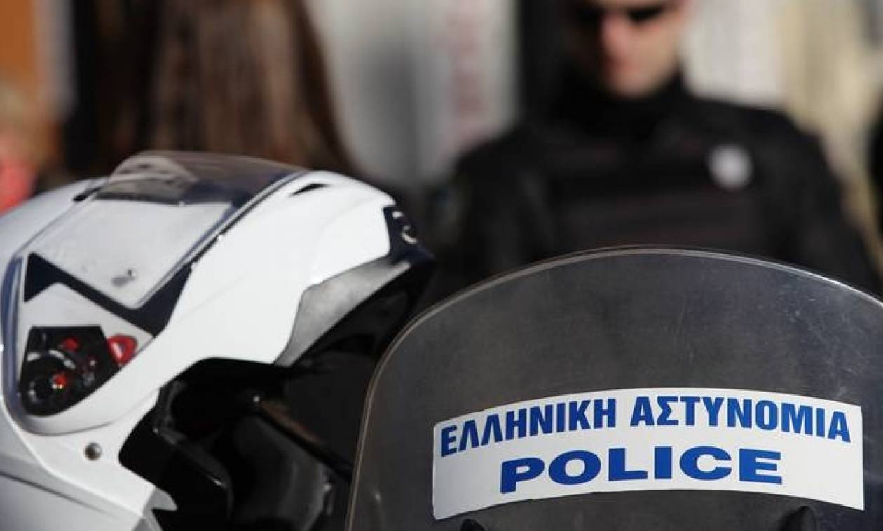 Συνεργείο στη Γλυφάδα επισκεύαζε αυτοκίνητα με κλεμμένα ανταλλακτικά (pics)