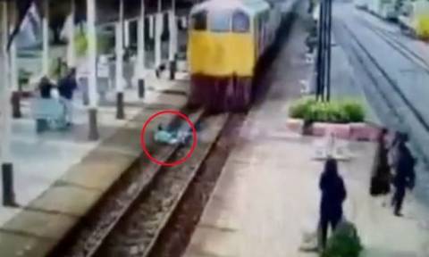 Φρίκη! Έπεσε στις ράγες τρένου για να αυτοκτονήσει αλλά δεν πίστευε αυτό που συνέβη στη συνέχεια