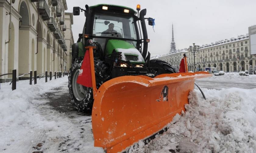 Σε κατάσταση έκτακτης ανάγκης η Ιταλία: Τουλάχιστον 300.000 κάτοικοι χωρίς ρεύμα λόγω χιονιά