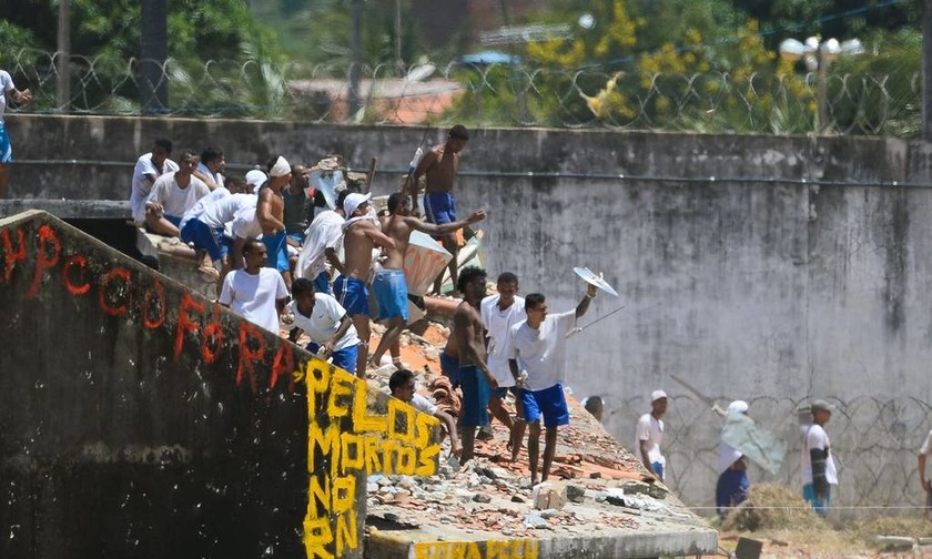 Φρίκη στη Βραζιλία: Πουλάνε DVD με αποκεφαλισμούς από τις ταραχές στις φυλακές! (ΣΚΛΗΡΕΣ ΕΙΚΟΝΕΣ)