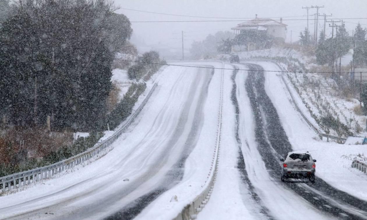 Λεωφορείο με μαθητές εγκλωβίστηκε κοντά στα Καλάβρυτα (pics)