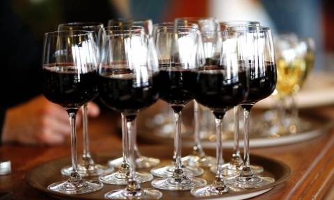 Ψάχνουν ισοδύναμα ακόμη και για κατάργηση του ΕΦΚ στο κρασί