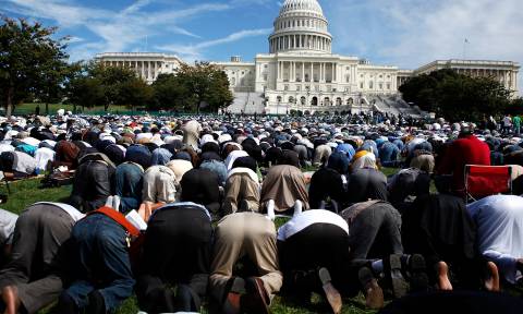 Αυστηροί έλεγχοι για όσους νόμιμους μουσουλμάνους επιστρέφουν στις ΗΠΑ από ταξίδι