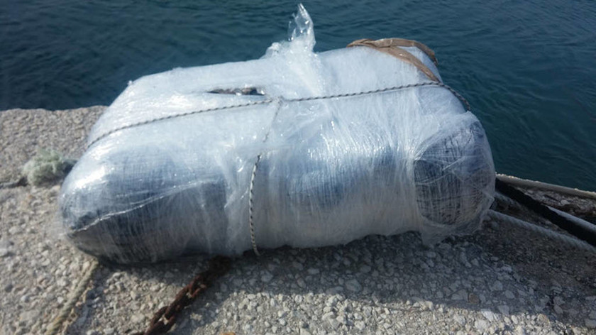 Ζάκυνθος: Πακέτα με χασίς «ξέβρασε» η θάλασσα (pics)