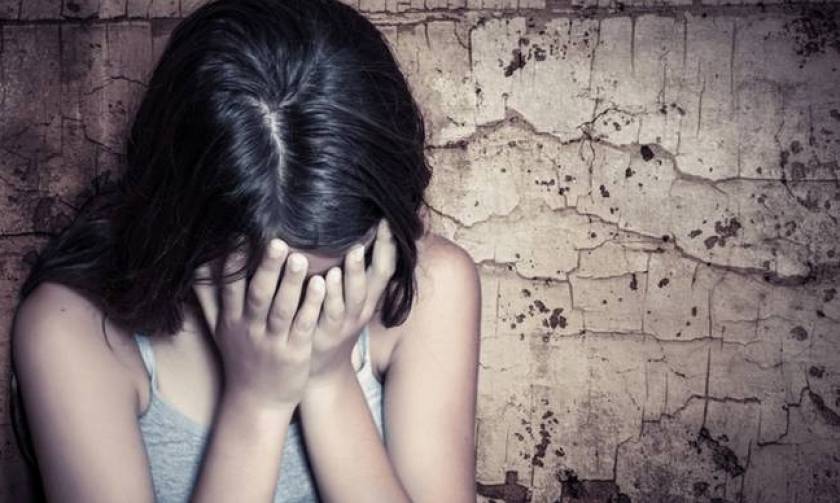 Φρίκη στη Ρόδο: Μητέρα και πατριός βίαζαν τη 14χρονη κόρη τους