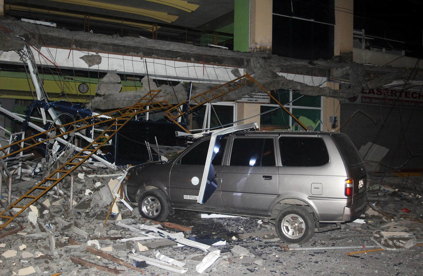 Σεισμός Φιλιππίνες: Σκηνές χάους - Δεκάδες νεκροί και τραυματίες από τα 6,5 Ρίχτερ