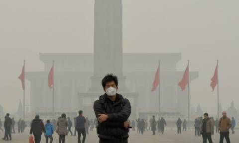 Κίνα: «Κίτρινος συναγερμός» στο Πεκίνο λόγω της αυξημένης ατμοσφαιρικής ρύπανσης