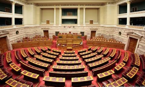 Βουλή - Πυροσβέστες: Δριμύ «κατηγορώ» από την αντιπολίτευση κατά της τροπολογίας