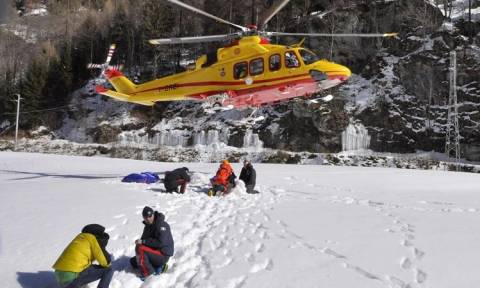 Τραγωδία στην Ιταλία με τέσσερις νεκρούς: Ορειβάτες χτυπήθηκαν από πάγο που αποκολλήθηκε (video)