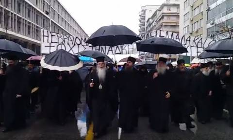 Θεσσαλονίκη: Συγκέντρωση διαμαρτυρίας και πορεία για την ποινή στον ηγούμενο της Μονής Εσφιγμένου