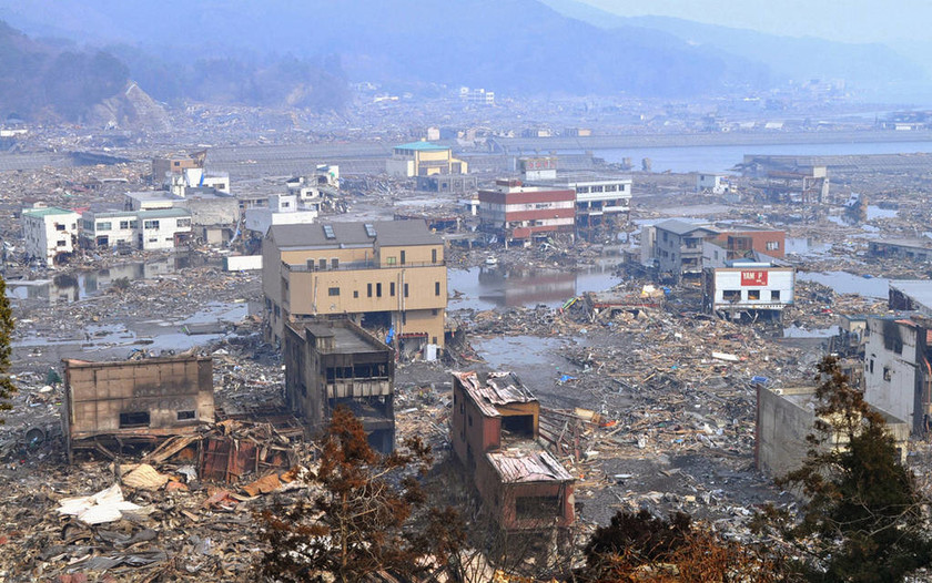 Η μέρα που συγκλόνισε την Ιαπωνία: Σαν σήμερα o σεισμός 9 Ρίχτερ το τσουνάμι και η Φουκουσίμα (Pics)