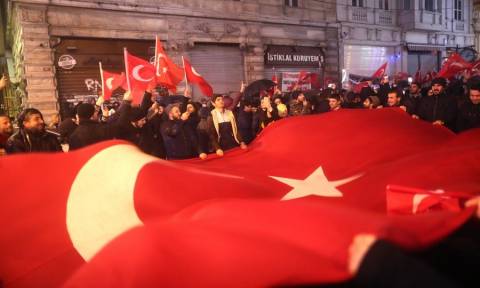 Ολλανδία: Να προσέχετε τους Τούρκους, μπορεί να σας επιτεθούν