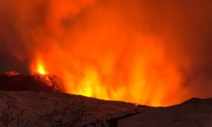 Ιταλία: Δέκα άτομα τραυματίστηκαν από έκρηξη στο ηφαίστειο της Αίτνας (vid)