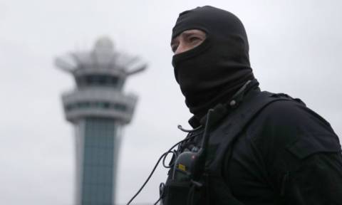 Γαλλία: Νέα συγκλονιστικά στοιχεία για τον δράστη της επίθεσης στο αεροδρόμιο Ορλί (Vids)