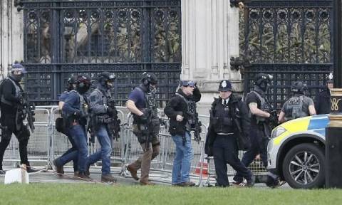 Συναγερμός στο Λονδίνο: Τρομοκρατική επίθεση με δυο νεκρούς στο βρετανικό Κοινοβούλιο (Live)