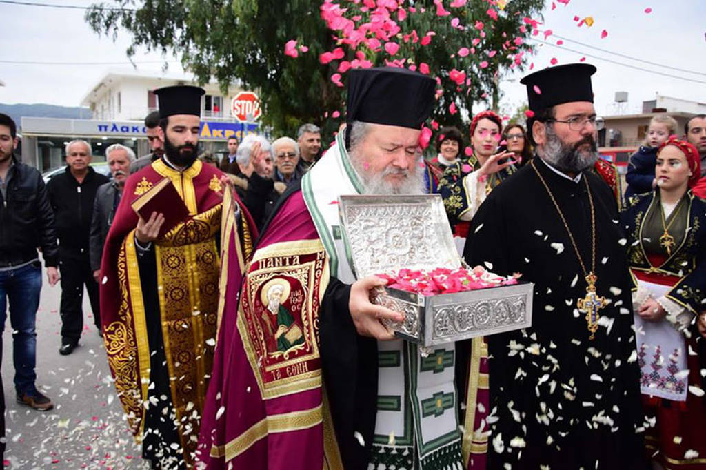 Το άφθαρτο χέρι του Αγίου Γρηγορίου του Θεολόγου υποδέχθηκαν τα Χανιά (pics)