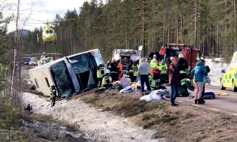 Τραγωδία στη Σουηδία: Ανετράπη λεωφορείο με μαθητές