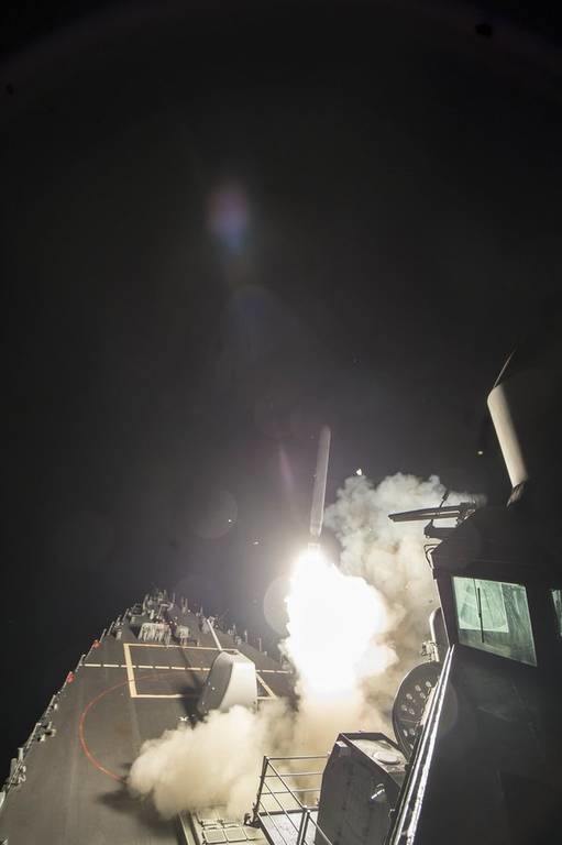 Ραγδαίες εξελίξεις: Ο Ντόναλντ Τραμπ εξαπέλυσε επίθεση με πυραύλους στη Συρία (Pics+Vids) 