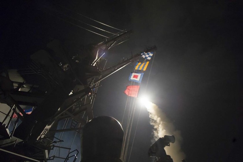 Ραγδαίες εξελίξεις: Ο Ντόναλντ Τραμπ εξαπέλυσε επίθεση με πυραύλους στη Συρία (Pics+Vids) 