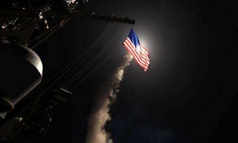 Σοκ και Δέος: Αυτή είναι η στιγμή της επίθεσης των ΗΠΑ στη Συρία (Vids)