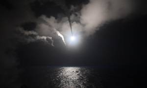 Επίθεση ΗΠΑ στη Συρία: Στις φλόγες η αεροπορική βάση Ας Σαϊράτ