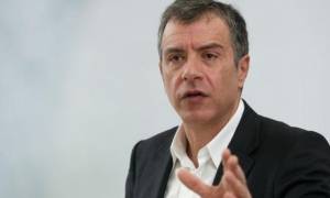 Θεοδωράκης: Ας δοκιμάσει η κυβέρνηση να πει έστω για μια φορά την αλήθεια στον ελληνικό λαό