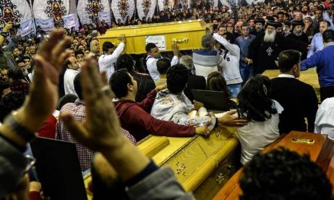 Σε κατάσταση εκτάκτου ανάγκης η Αίγυπτος - Στο στόχαστρο των τζιχαντιστών οι Χριστιανοί (pics&vids)