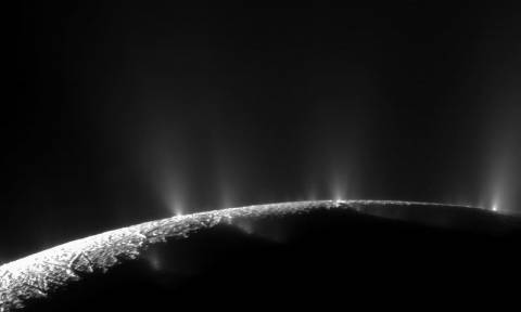 Σημαντική ανακάλυψη της NASA: Στον Εγκέλαδο του Κρόνου ίσως υπάρχει εξωγήινη ζωή (vids)