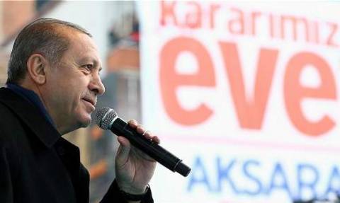 Δημοψήφισμα Τουρκία: Κορυφώνεται η ένταση -  Δημοσκοπικό θρίλερ λίγο πριν το άνοιγμα της κάλπης