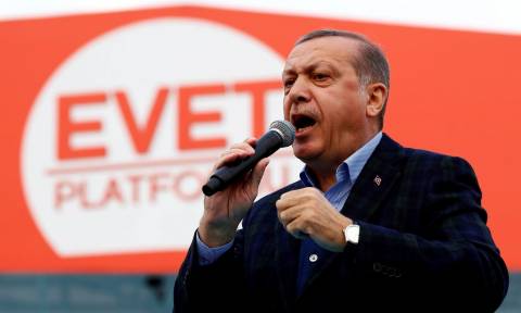 Δημοψήφισμα Τουρκία: Η πύρρειος νίκη Ερντογάν κι η επόμενη ημέρα του... γυμνού Σουλτάνου