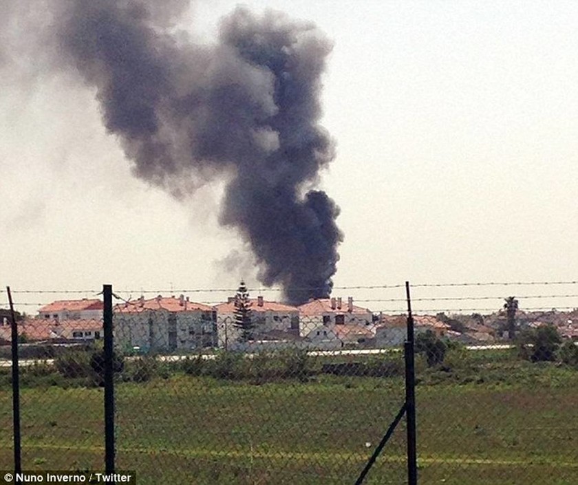 Τραγωδία στην Πορτογαλία: Συνετρίβη αεροπλάνο σε σουπερμάρκετ - Τουλάχιστον τέσσερις νεκροί 