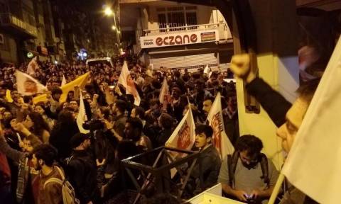 Δημοψήφισμα Τουρκία: Στους δρόμους οι Τούρκοι κατά του Ερντογάν   (photos)