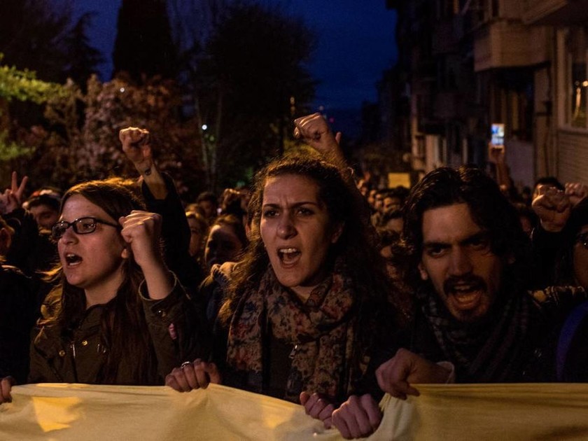 Στη «δημοκρατία» του Ερντογάν η διαδήλωση παύει να αποτελεί δικαίωμα 