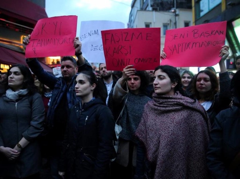 Στη «δημοκρατία» του Ερντογάν η διαδήλωση παύει να αποτελεί δικαίωμα 