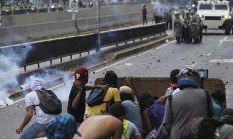 Βενεζουέλα: Νεκρός με σφαίρα στο κεφάλι 17χρονος διαδηλωτής κατά του Μαδούρο