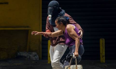 Χάος στη Βενεζουέλα: Τρεις διαδηλωτές νεκροί στον απόηχο της «μητέρας όλων των διαδηλώσεων» (Pics)