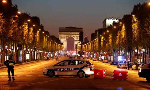 Νέα επίθεση τζιχαντιστών στο Παρίσι: Ένας αστυνομικός νεκρός και δύο τραυματίες (pics+vids)