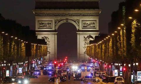 Επίθεση Παρίσι: Έτσι σκότωσαν εν ψυχρώ τον αστυνομικό