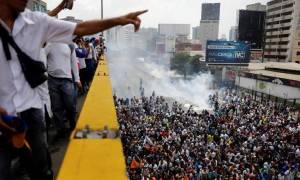 Βενεζουέλα: Διαδηλωτές ξανά στους δρόμους κατά του Μαδούρο (pics-vid)