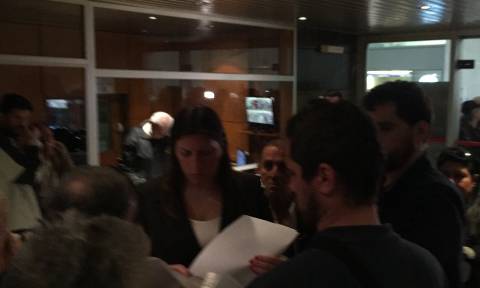 ΔΕΗ: Η Ζωή Κωνσταντοπούλου διαμαρτυρήθηκε στα γραφεία της ΔΕΗ για τους λογαριασμούς - φωτιά