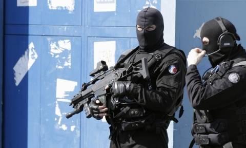 Συναγερμός στη Γαλλία: Ένοπλη επίθεση τζιχαντιστή κατά αστυνομικών στη Ρεϊνιόν (Pics)