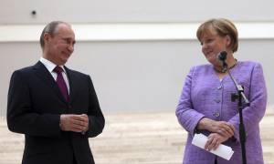 Η Μέρκελ «σπάει» το εμπάργκο και συναντάται σήμερα στη Ρωσία με τον Πούτιν (Vid)
