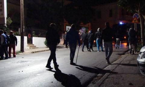 Χίος: Πεδίο μάχης η πόλη με έξι τραυματίες από συγκρούσεις μεταξύ μεταναστών