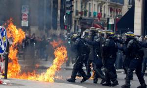 Εκλογές Γαλλία: Σφοδρές συγκρούσεις διαδηλωτών με την αστυνομία (Vid)