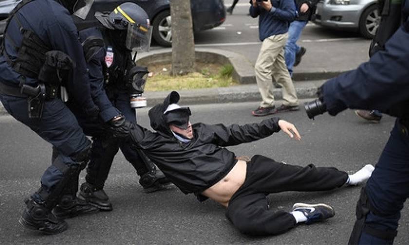 «Κόλαση» στο Παρίσι: Επεισόδια και συλλήψεις μετά την εκλογή του Μακρόν (pics+vids)