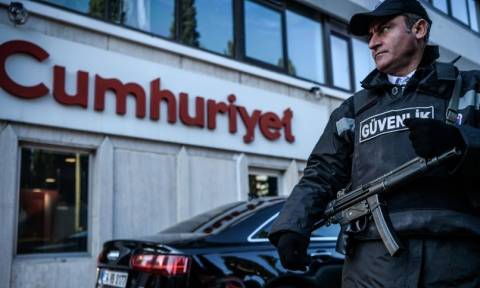 Σε καθεστώς χούντας η Τουρκία: Συνέλαβαν και τον διευθυντή της Cumhuriyet
