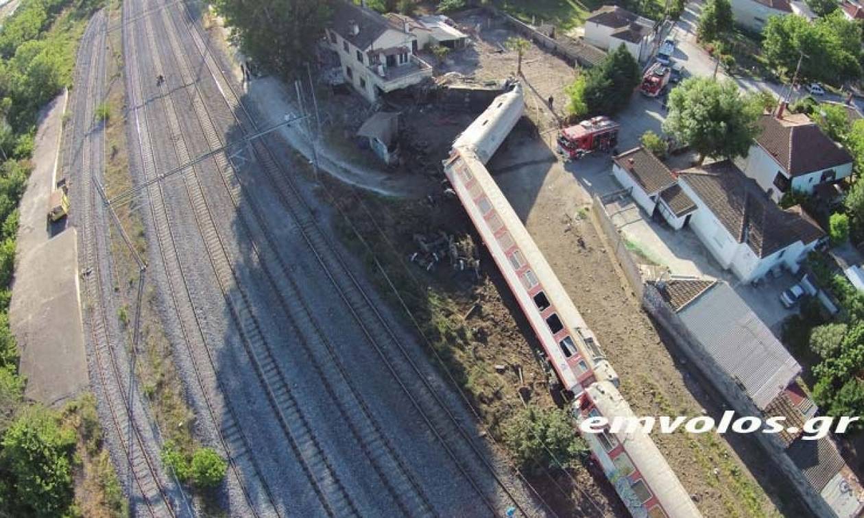 Εκτροχιασμός τρένου: Σοκάρουν οι πρώτες εικόνες της τραγωδία υπό το φως της ημέρας (pics+vids)