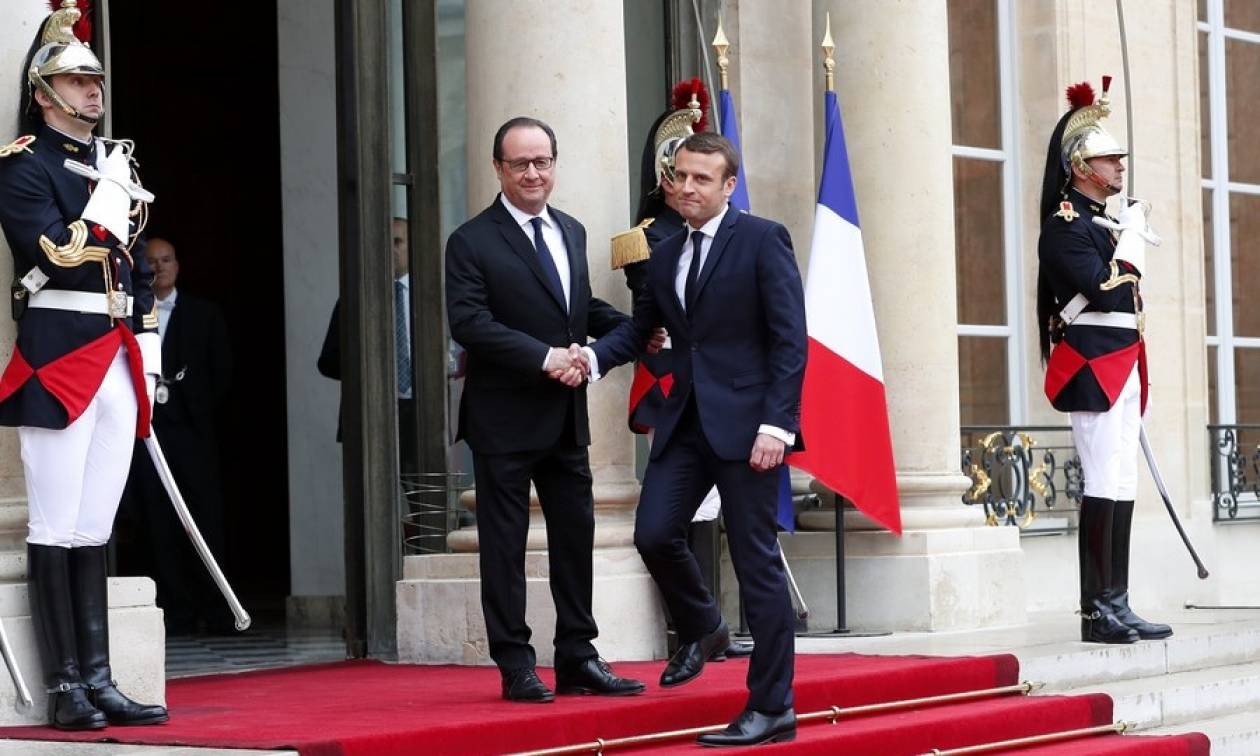 Τέλος εποχής στη Γαλλία: Ο Μακρόν παραλαμβάνει τη σκυτάλη της εξουσίας από τον Ολάντ (Pics+Vids)